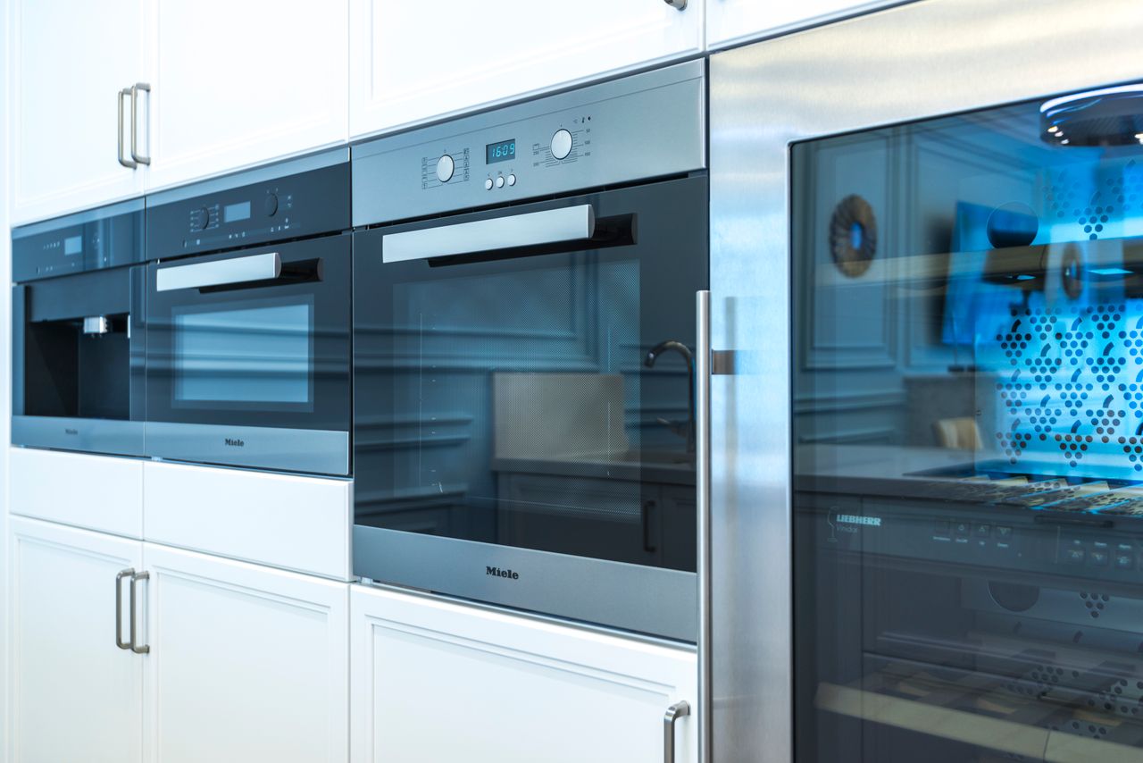 Contemporary kitchen with built-in modern appliances showcasing sleek design.